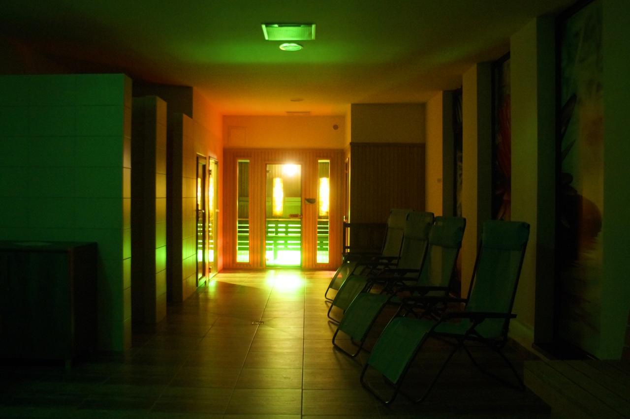 Hotel Fitromax Ajka ภายนอก รูปภาพ