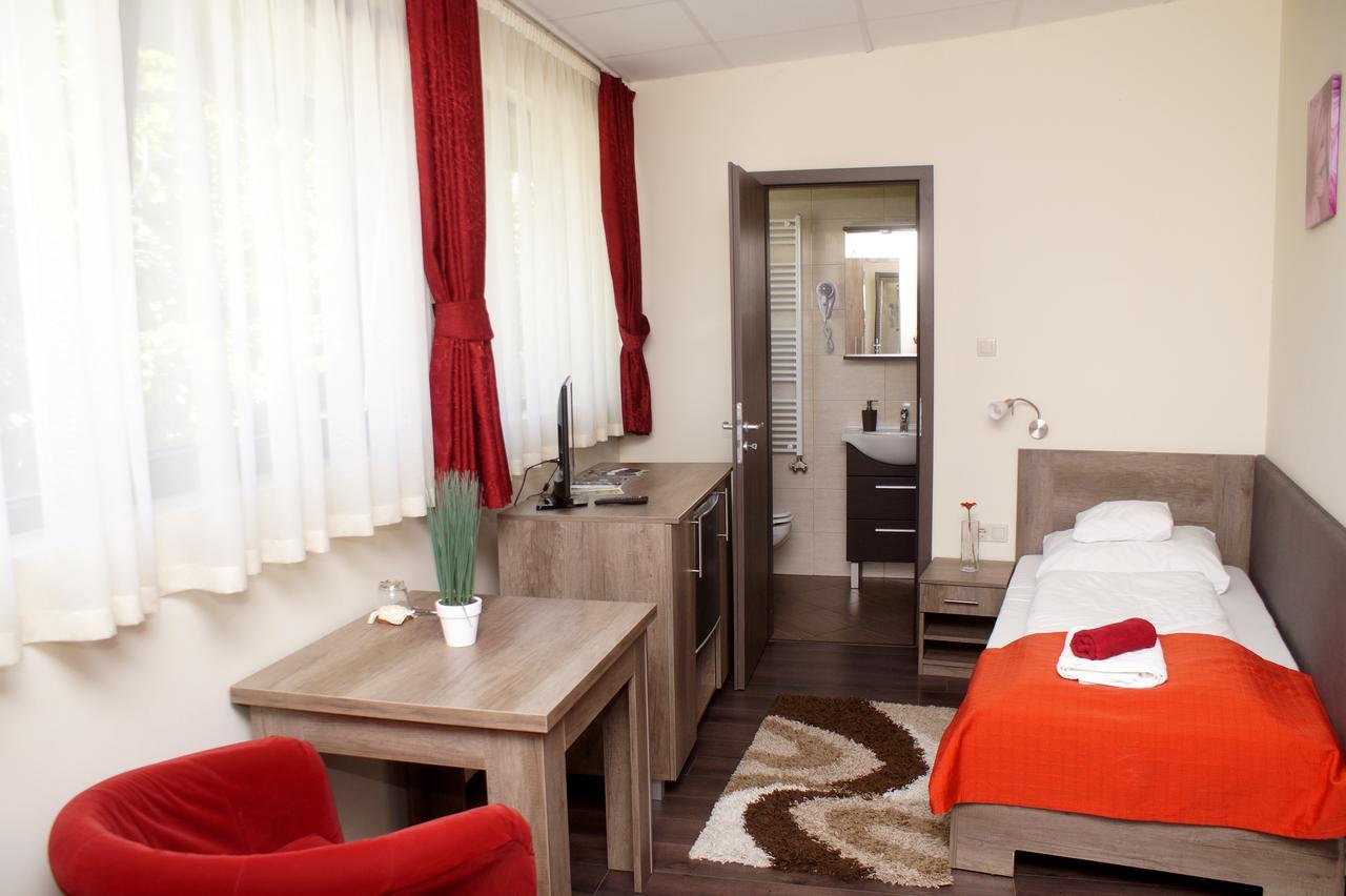 Hotel Fitromax Ajka ภายนอก รูปภาพ