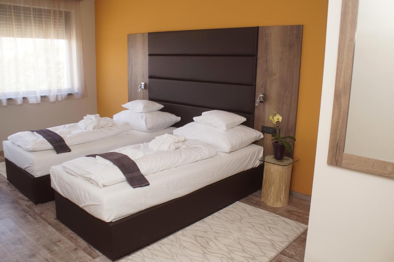 Hotel Fitromax Ajka ภายนอก รูปภาพ